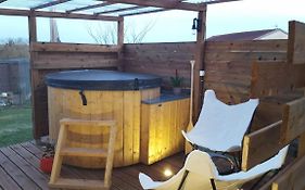 LA ROULOTTE DES AMISH&Bain Nordique à Remous Jacuzzi